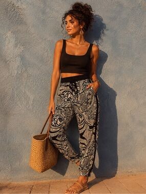 Buffalo |  Abstract Jogger Pants | Black White
Contemporary  | Small